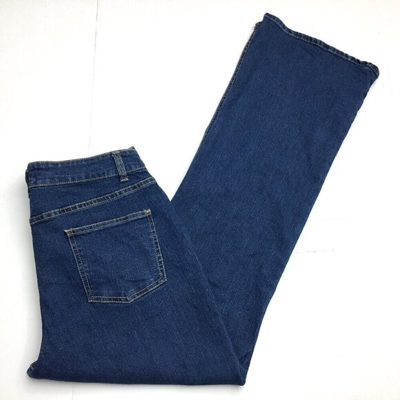 Elizabeth & James Textile Jeans Flare Leg High Rise Dark Wash size 12 length 32" - Picture 8 of 8